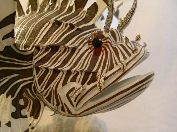 LION FISH WOOD CARVING DAVID JOHNSON WORLD CHAMP: Measures 24" high x 17" wide.