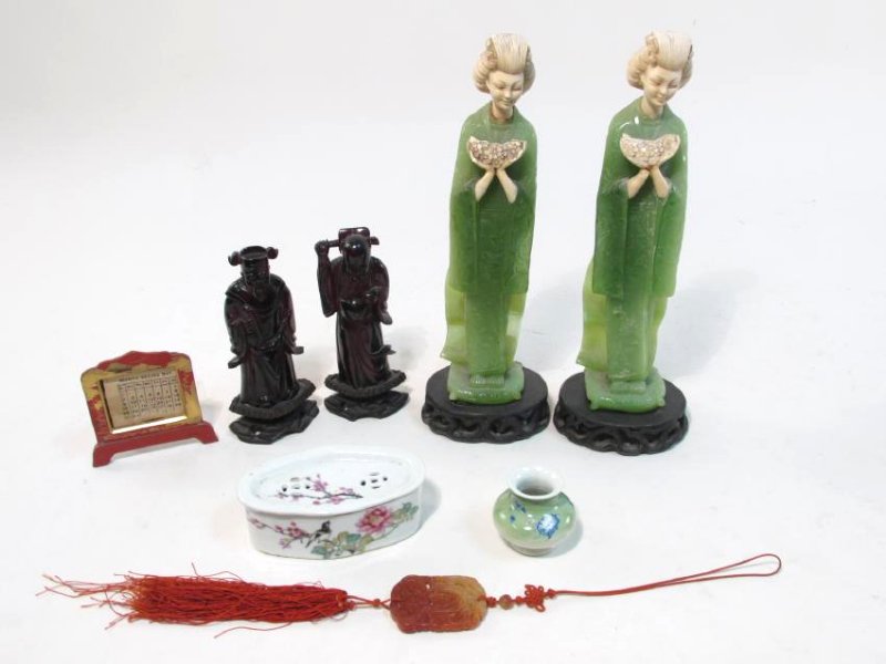 CHINESE/JAPANESE LOT: CABINET VASE cricket box ETC (1 of 11)