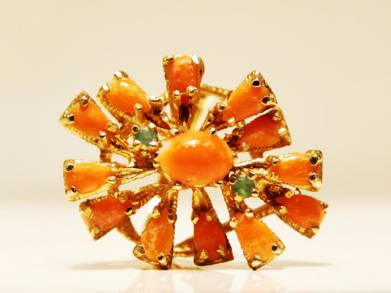 LADIES 14K YELLOW GOLD, CORAL & EMERALD RING SZ 6 (1 of 3)