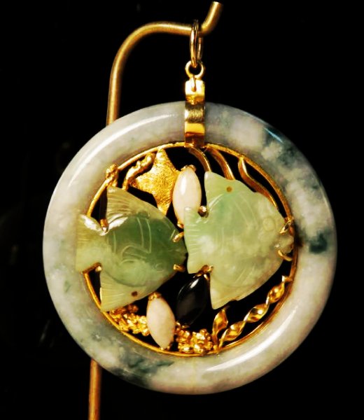 FINE CARVED JADE, ONYX, & 14K GOLD PENDANT (1 of 4)