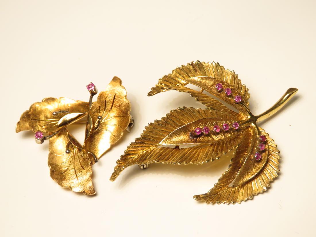 TWO 18K YELLOW GOLD & RUBY LEAF BROOCHES 18.3 GRAM (1 of 6)
