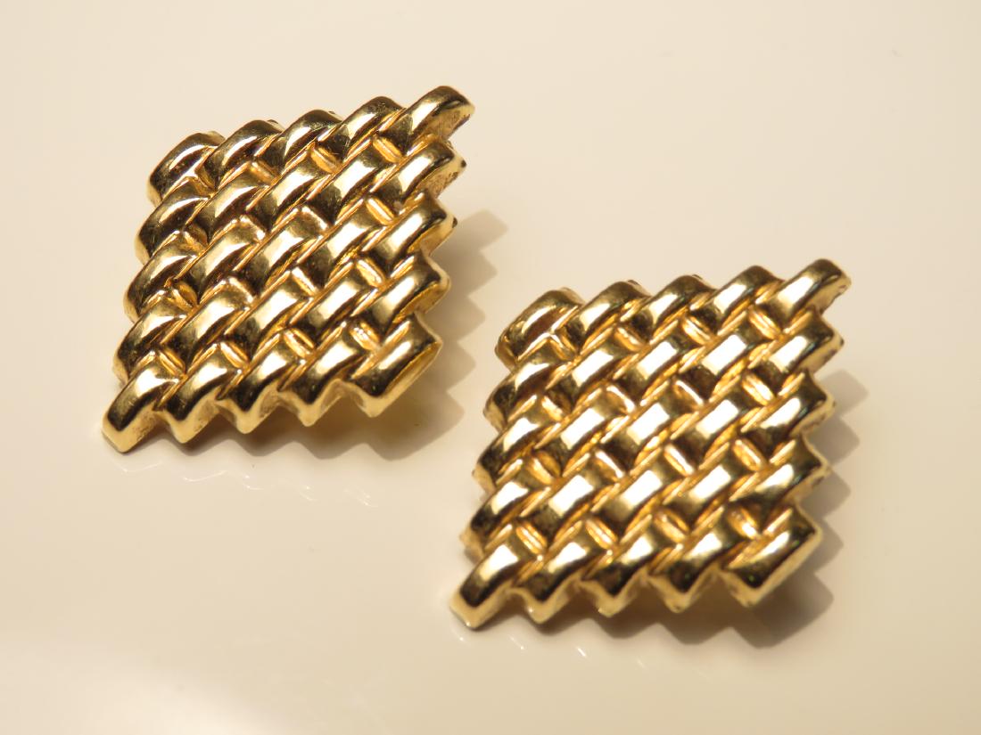 PAIR LADIES 14K GOLD WEAVE PATTERN EARRINGS 7.1G (1 of 2)
