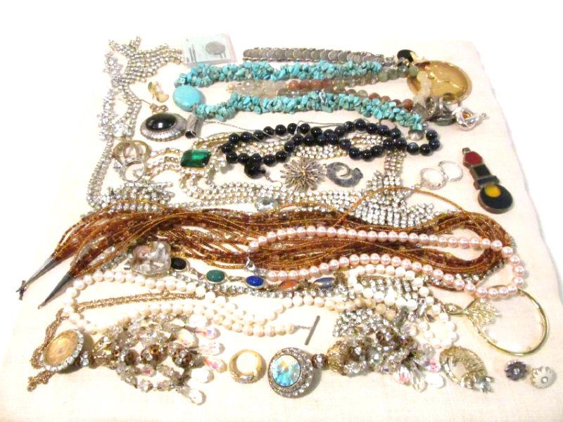 TRAY LOT ASSORTED LADIES COSTUME JEWELRY: 14K, STE (1 of 15)