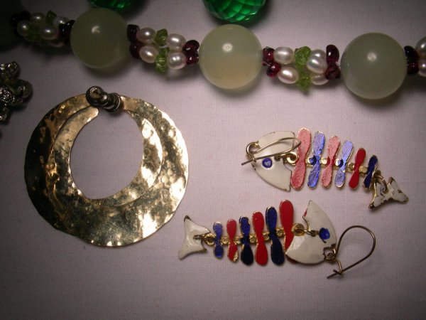 COSTUME JEWELRY LOT EARRINGS NECKLACES ETC - 2