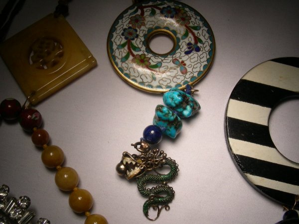 COSTUME JEWELRY LOT EARRINGS NECKLACES ETC - 7