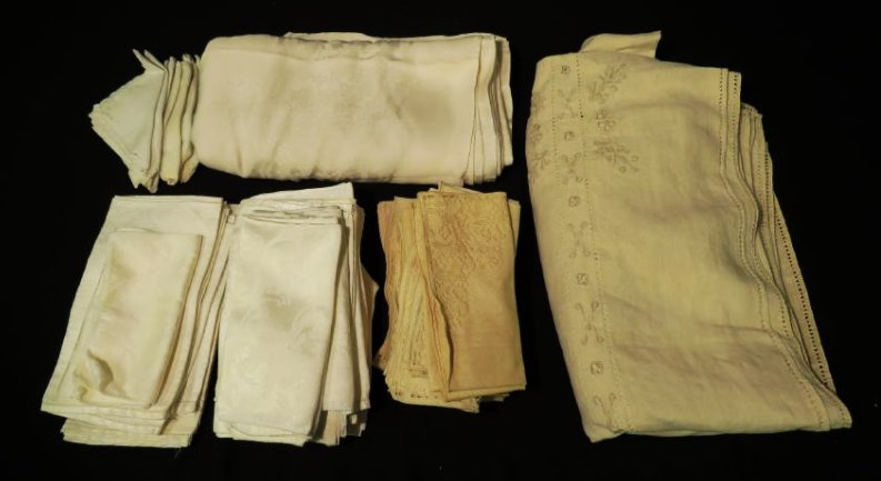 GROUP OF ASSORTED VINTAGE LINENS (1 of 14)