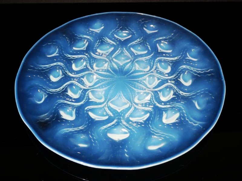 R. LALIQUE "BULBES" OPALESCENT GLASS PLATE (1 of 5)