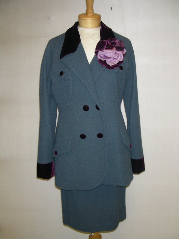 VINTAGE CHLOE COUTURE 3 PIECE SUIT SIZE 44: jacket and skirt with matching blouse. Dusty blue textured wool jacket and skirt. Jacket has aubergine velvet collar, cuffs and covered buttons. Detachable silk and velvet rose on lapel. Silk peasant