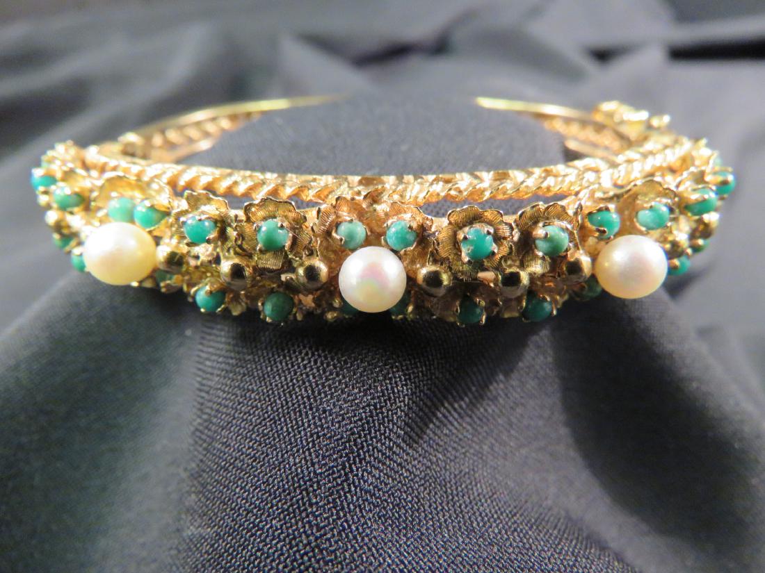 LADIES 14K YELLOW GOLD MALACHITE & PEARL BRACELET: Ladies 14k yellow gold, malachite, and pearl bracelet. Measures approx. 6.5" inner diameter. Weight: 23.1 grams. Condition: good, see images.