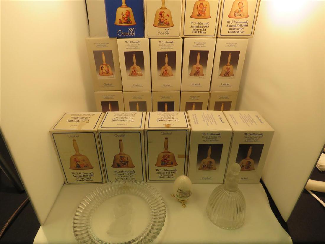 NINETEEN BOXED HUMMEL PORCELAIN BELLS, etc. (1 of 5)