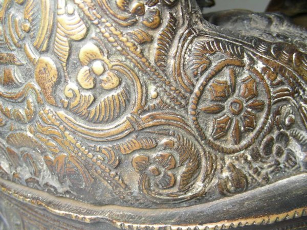 VINTAGE BRONZE / BRASS SCULPTURE OF BUDDHA - 6