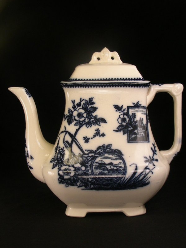 ENGLISH FLOW BLUE TEAPOT WITH LID