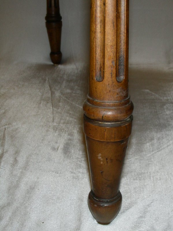 SMALL RECTANGULAR WOOD SIDE TABLE - 3