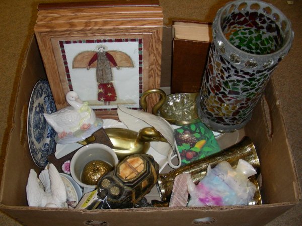 LOT BOX BRASS, SMALL PICTURES, GLASS ETC.