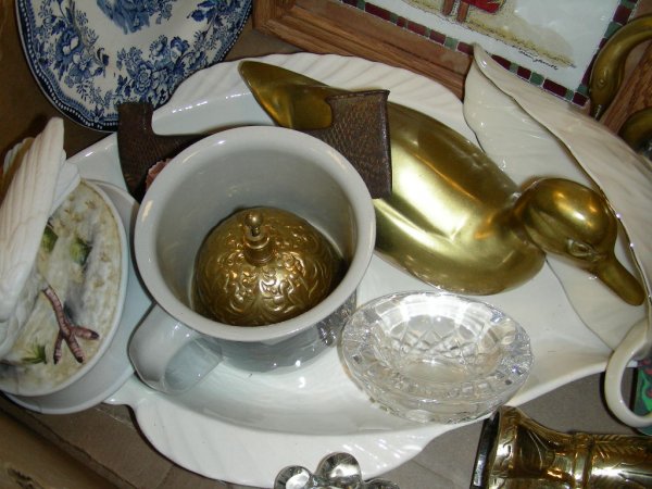 LOT BOX BRASS, SMALL PICTURES, GLASS ETC. - 8