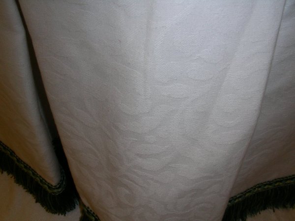 ROUND TUFTED OTTOMAN WHITE WITH GREEN ACCENT - 4