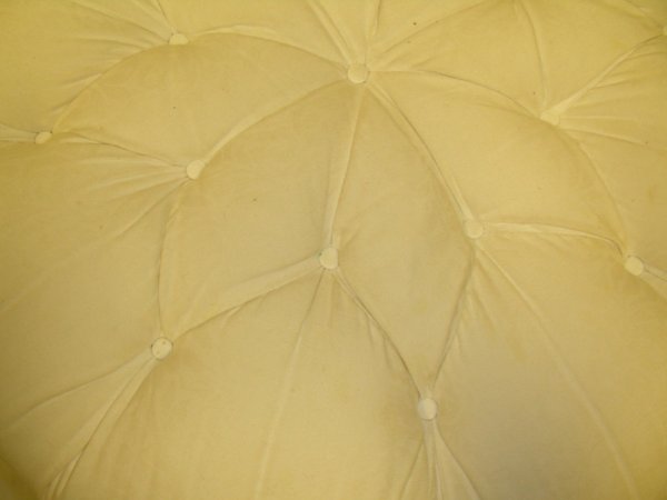 ROUND TUFTED OTTOMAN WHITE WITH GREEN ACCENT - 6