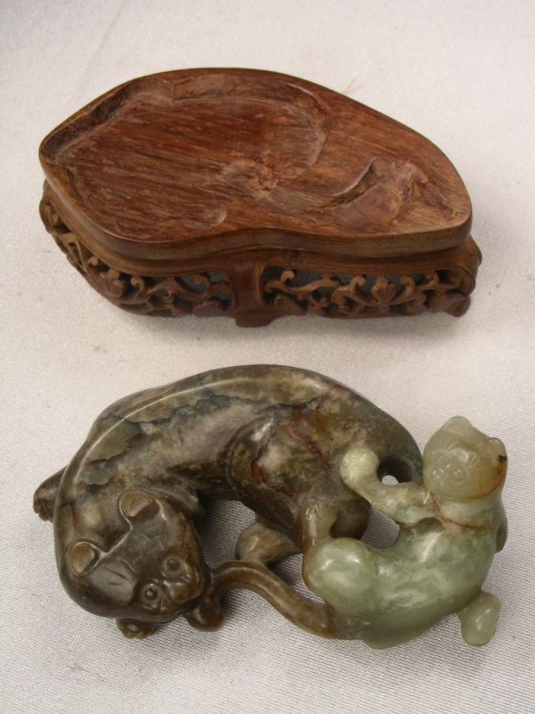 CARVED CHINESE JADE FIGURAL GROUP CAT & KITTEN - 2