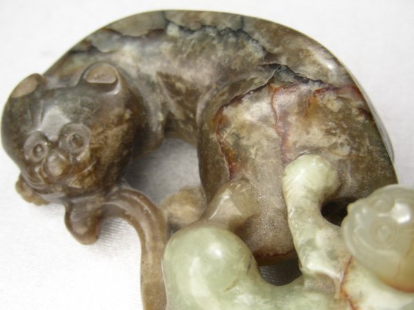 CARVED CHINESE JADE FIGURAL GROUP CAT & KITTEN - 5