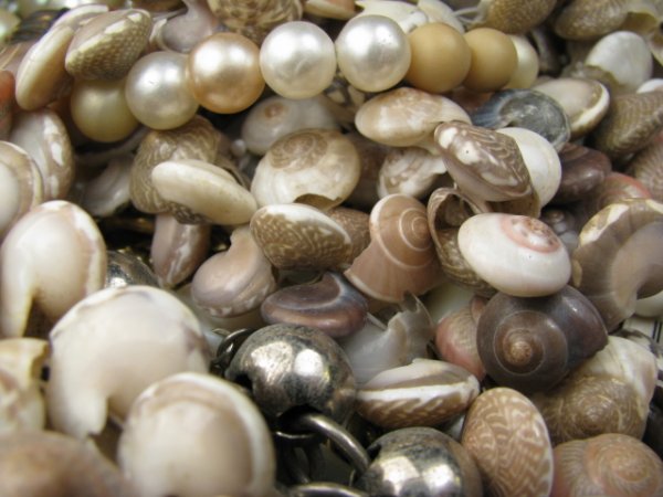 BOX LOT COSTUME JEWELRY BELTS ETC - 3