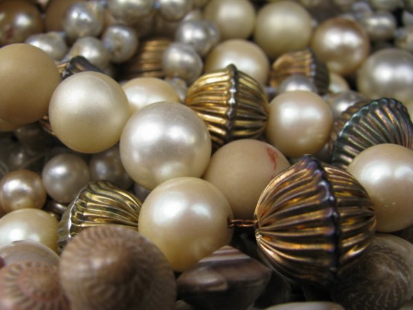 BOX LOT COSTUME JEWELRY BELTS ETC - 4