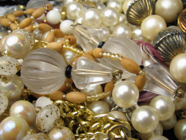 BOX LOT COSTUME JEWELRY BELTS ETC - 5