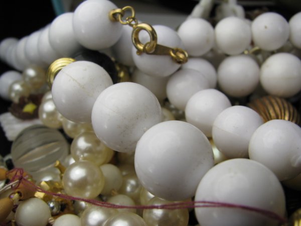 BOX LOT COSTUME JEWELRY BELTS ETC - 6