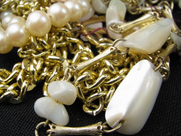BOX LOT COSTUME JEWELRY BELTS ETC - 8