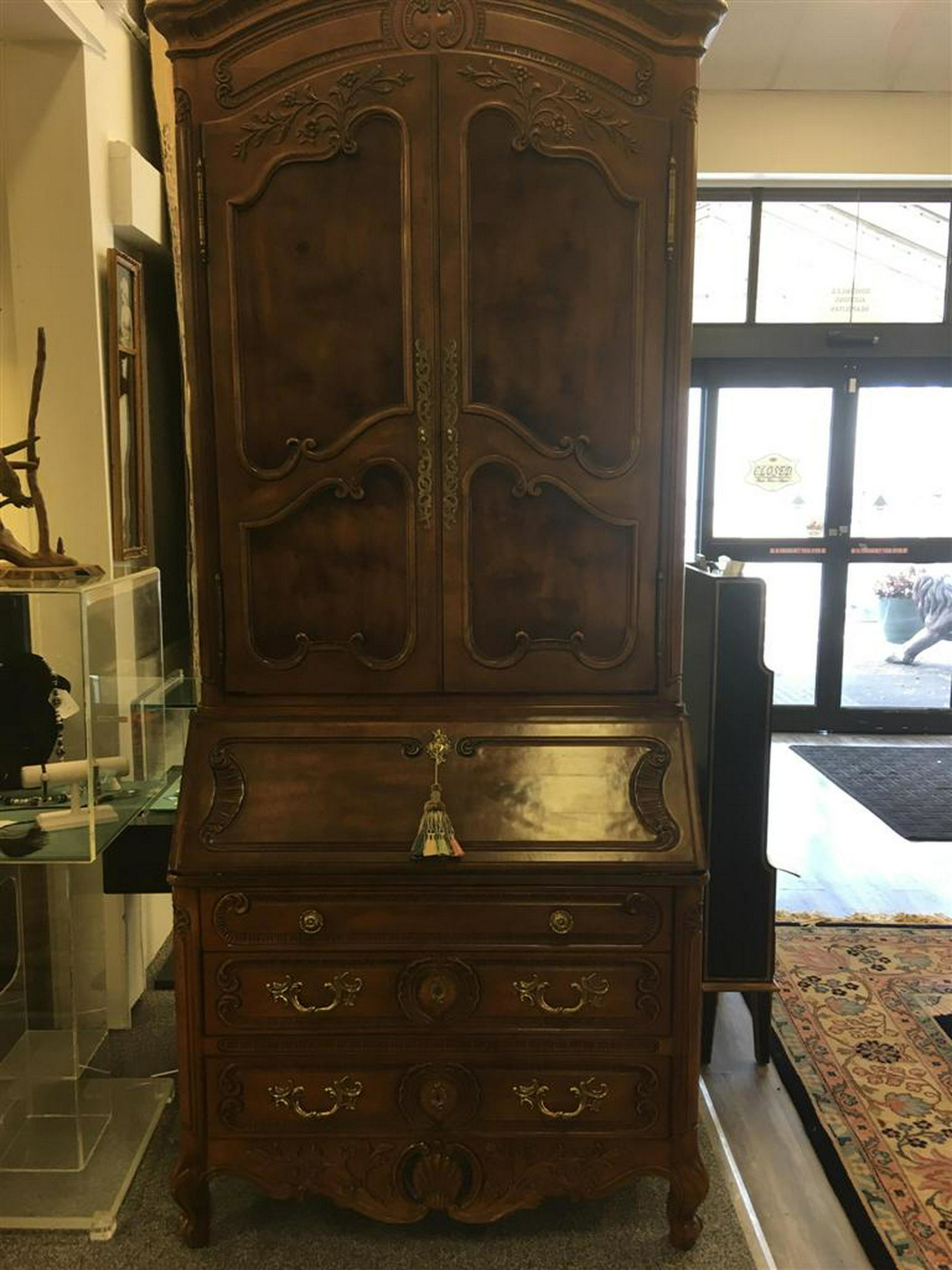 TRADITIONAL HENREDON SECRETARY WITH HUTCH: Traditional style Henredon secretary desk with hutch and 3 drawers. Measures a total of 100" tall x 38.5" wide and 20" deep. Comes in two sections for storage or transport. Condition: good, minor sign