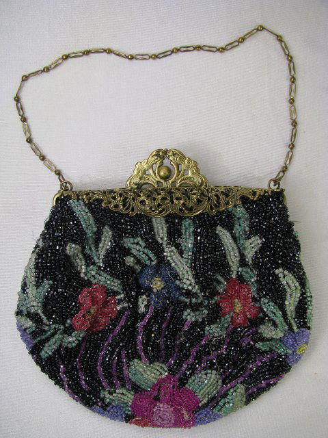 ANTIQUE FLORAL BEADED HANDBAG FILIGREE FRAME CLASP: Vintage floral beaded handbag with brass floral filigree clasp and chain. Measures 6" long by 6 1/4" deep. Lining inside bag is shredded and there are several small tears. See images.