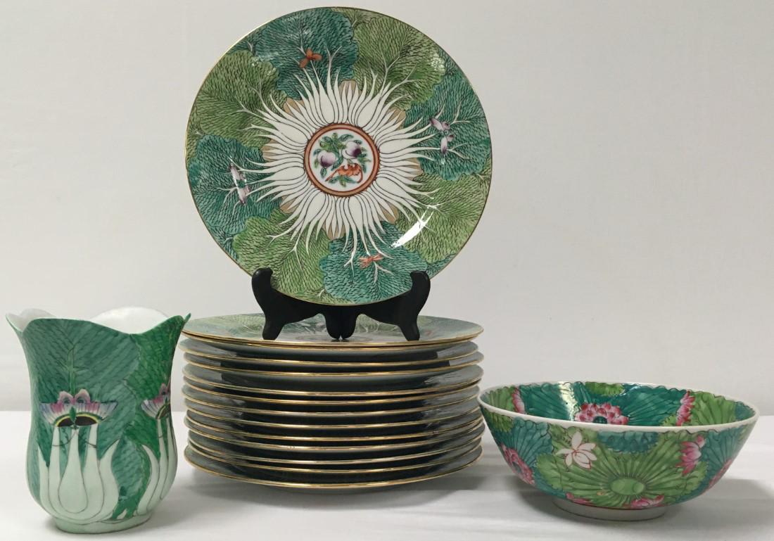 CHINESE EXPORT STYLE BOK CHOY DINNER PLATES ETC 16: Chinese Export style "Bok Choy" or "Cabbage" pattern porcelain dinnerware. Includes (14) 10.25" dinner plates, (1) 8.2" diameter bowl, and (1) 5.9" tall vase. Condition: good, no chips or cracks, see 