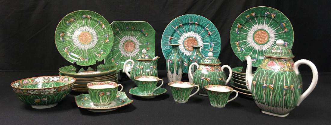 CHINESE EXPORT "BOK CHOY" CABBAGE LEAF DINNERWARE: Chinese Export "Bok Choy" pattern cabbage leaf famille rose porcelain dinnerware. Late 19th/early 20th century. Includes (8) 8.4" plates, (8) 8.15" plates, (1) 10.25" plate, (1) 8.75" square plate, (1