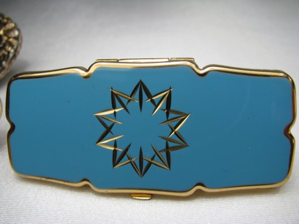 EIGHT VINTAGE COLLECTIBLE COMPACT LIPSTICK CASES - 2