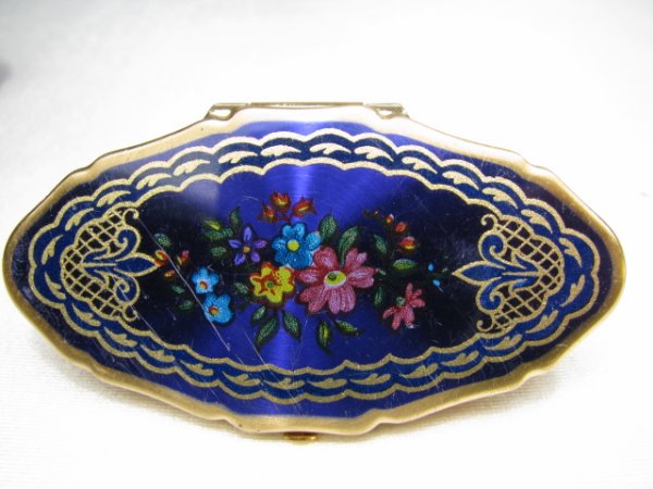 EIGHT VINTAGE COLLECTIBLE COMPACT LIPSTICK CASES - 3