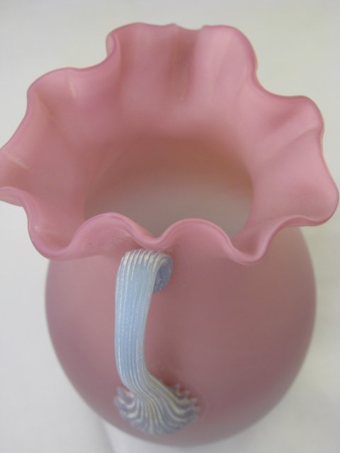 MT WASHINGTON PEACHBLOW ART GLASS EWER W/ RUFFLE - 6