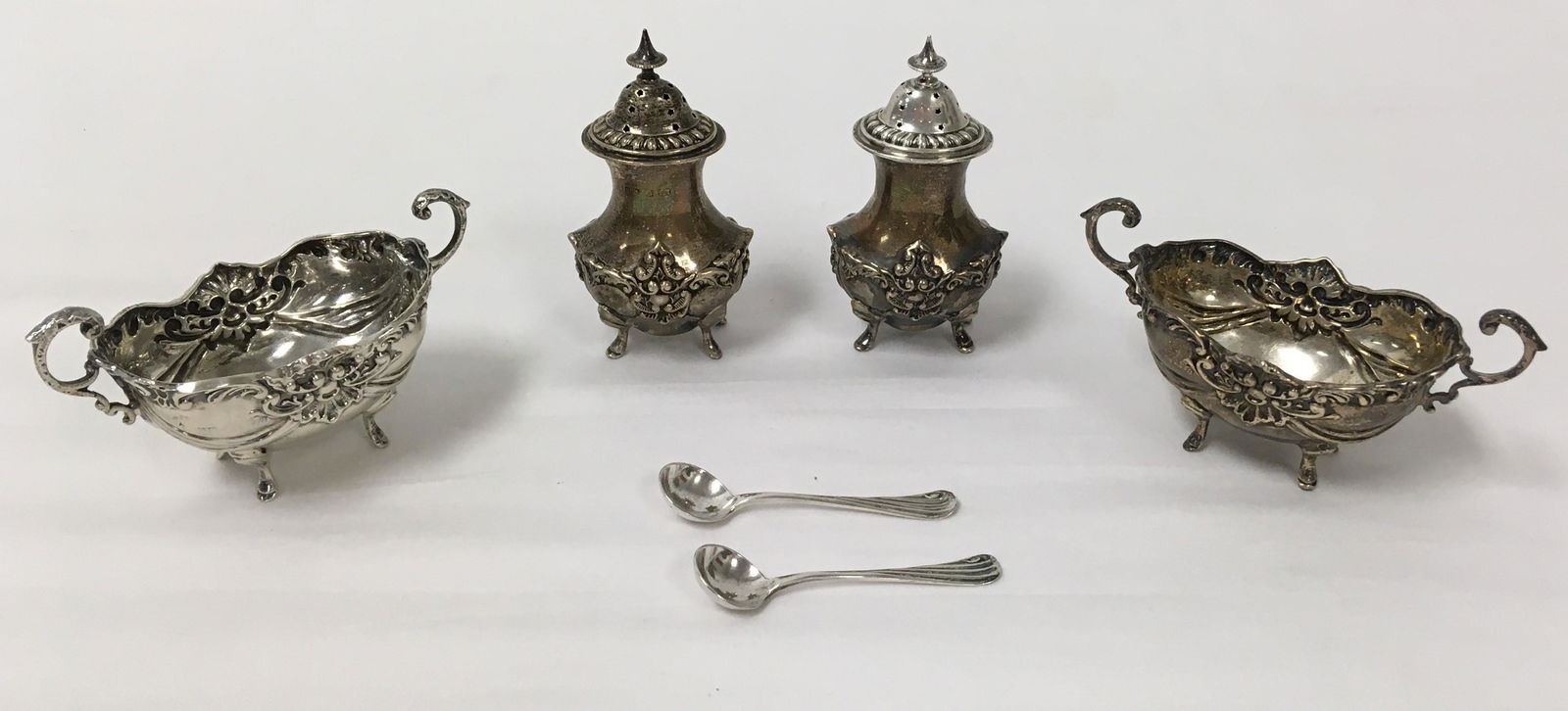 HENRY MATTHEWS ENGLISH STERLING SILVER 6 PCS: Lot of English sterling silver tablewares by Henry Matthews. Includes a pair of salt cellars with spoons, and a pair of shakers. All appropriately marked. Condition: minor signs of normal use and wear