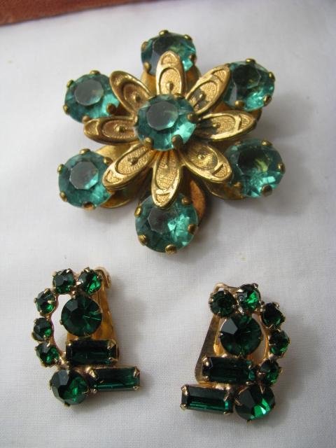 LOT OF COSTUME JEWELRY PINS EARRING BRACELETS ETC - 3
