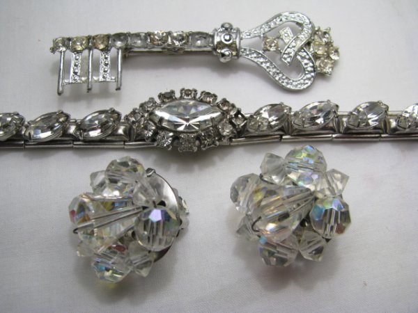 LOT OF COSTUME JEWELRY PINS EARRING BRACELETS ETC - 7