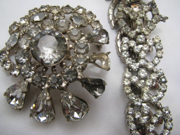 LOT OF COSTUME JEWELRY PINS EARRING BRACELETS ETC - 9