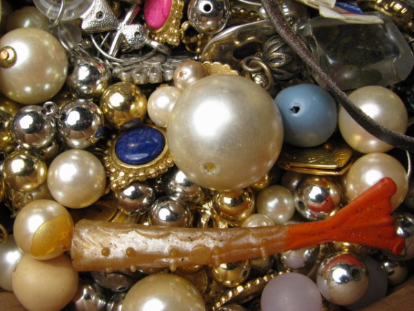 COSTUME JEWELRY LOT - PIECES AND PARTS - 10