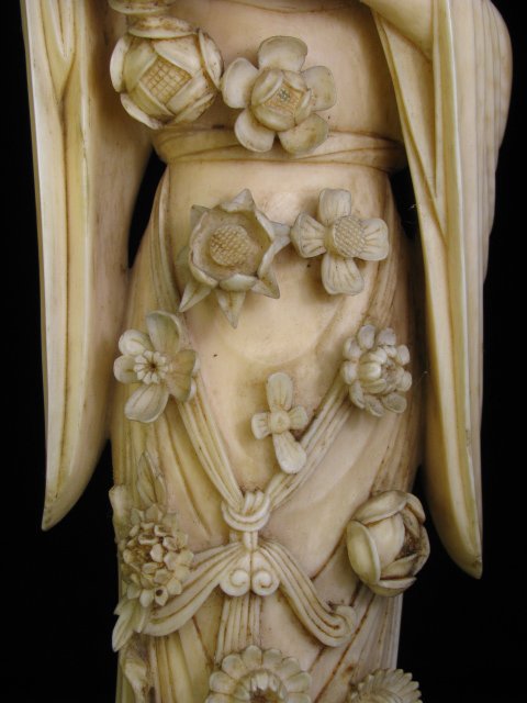 CHINESE CARVED IVORY WOMAN FIGURE W/ FLORAL KIMONO - 3