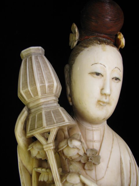 CHINESE CARVED IVORY WOMAN FIGURE W/ FLORAL KIMONO - 4
