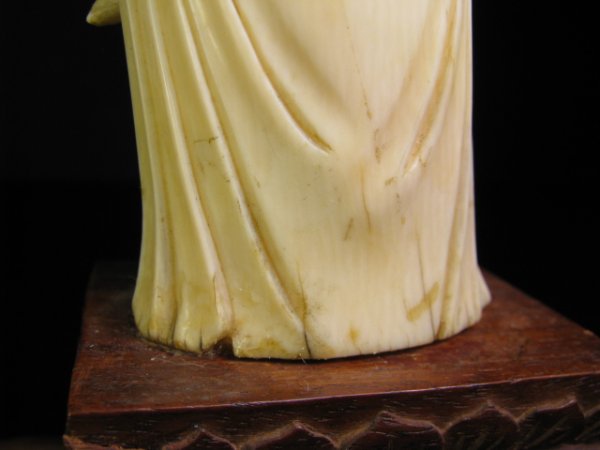 CHINESE CARVED IVORY WOMAN FIGURE W/ FLORAL KIMONO - 6