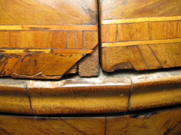 19TH C ITALIAN BOMBE BURLED WOOD CHEST - 10