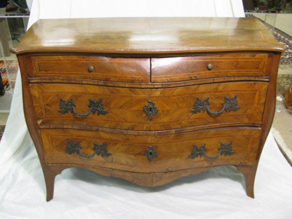 19TH C ITALIAN BOMBE BURLED WOOD CHEST - 4