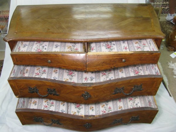 19TH C ITALIAN BOMBE BURLED WOOD CHEST - 5