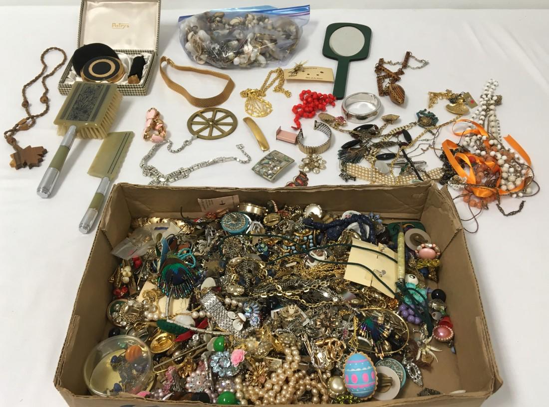 TRAY LOT ASSORTED LADIES COSTUME JEWELRY ETC.: Tray lot of assorted ladies costume jewelry, accessories, and more. Includes a large amount of vintage shell jewelry, some bakelite vanity accessories, and much much more. Condition: mostly good and w