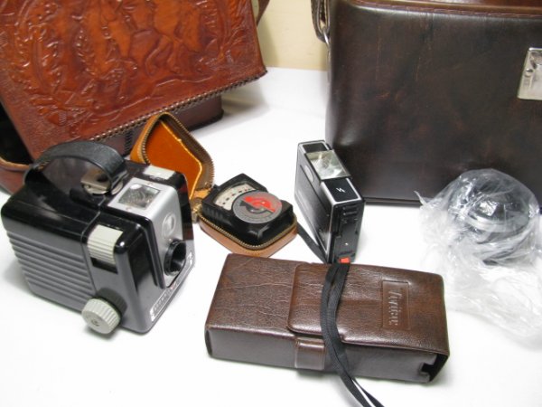 LOT BOX CAMERAS PENTAX, ARGUS, MINOLTA ETC. - 7