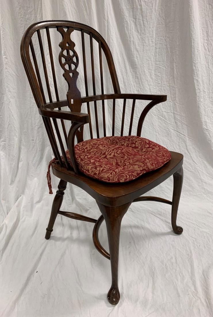 BAKER FURNITURE WINDSOR STYLE ARMCHAIR: Baker Furniture Windsor style armchair measuring 40.25" tall x 22.75" wide and 24" deep. Metal tag affixed underneath seat. Condition: good, minor signs of normal use to finish, small nicks to feet, s