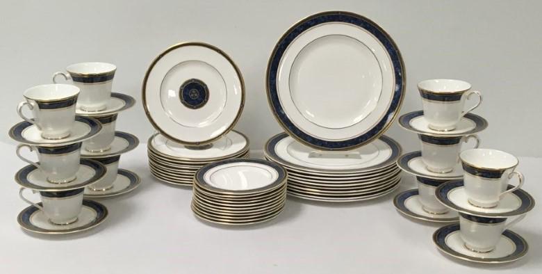 ROYAL DOULTON "STANWYCK" PORCELAIN DINNERWARE 55PC: Royal Doulton "Stanwyck" pattern porcelain dinnerware. Includes 55 pieces: (11) 10.75" plates, (11) 8" plates, (11) 6.6" plates, (11) 6" saucers, and (11) 3" tall cups. Condition: good, little to no s